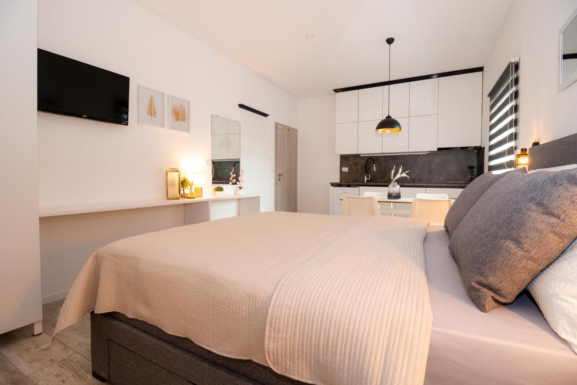 ווליקה גוריצה Studioapartment Black & White מראה חיצוני תמונה