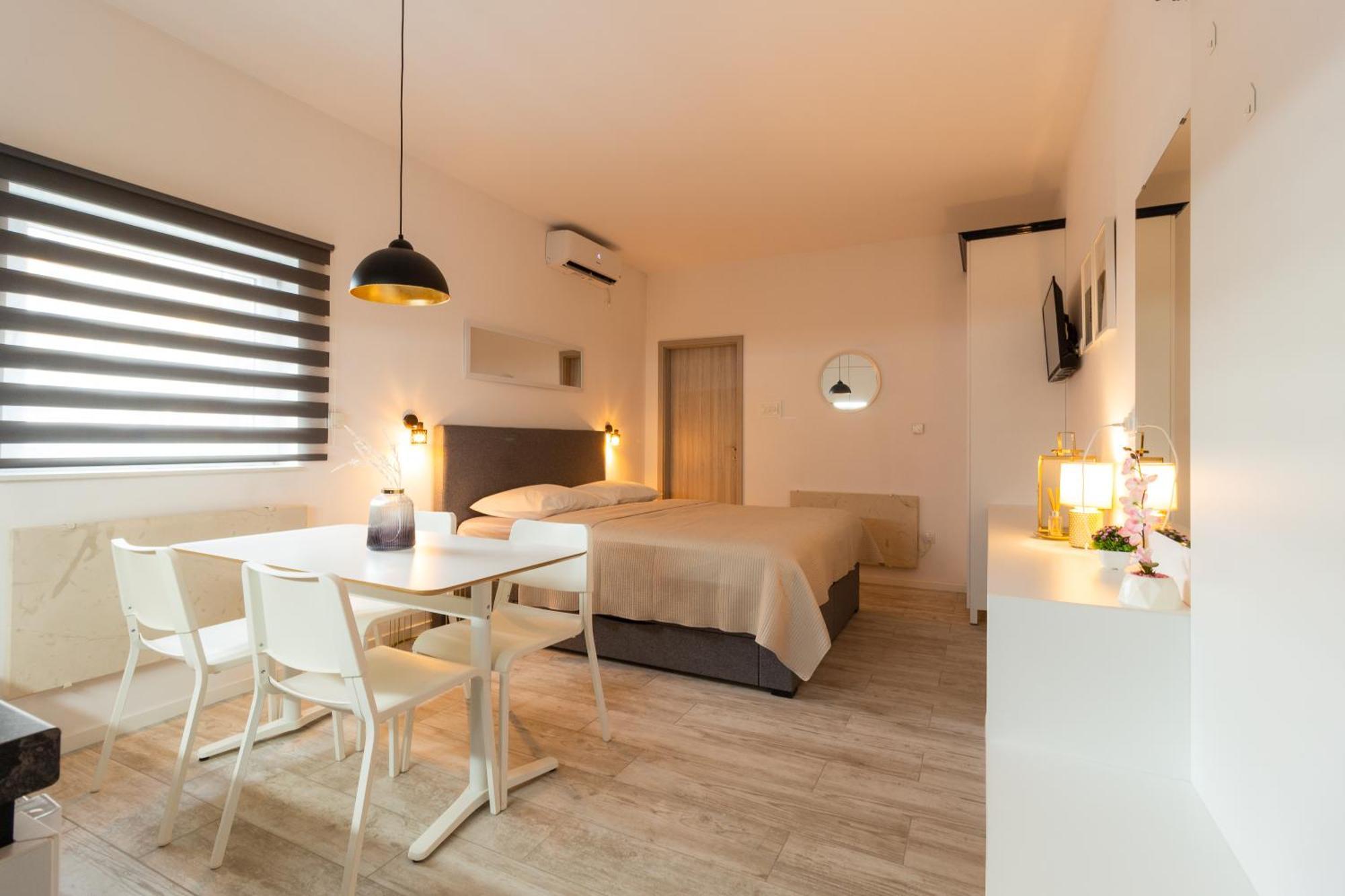 ווליקה גוריצה Studioapartment Black & White מראה חיצוני תמונה